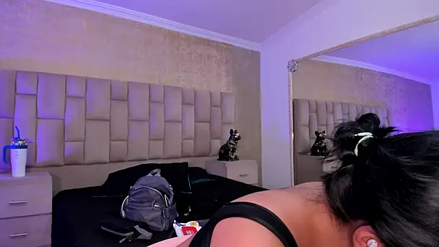 EmmaTorres  online show from February 4, 2025, 8:28 pm