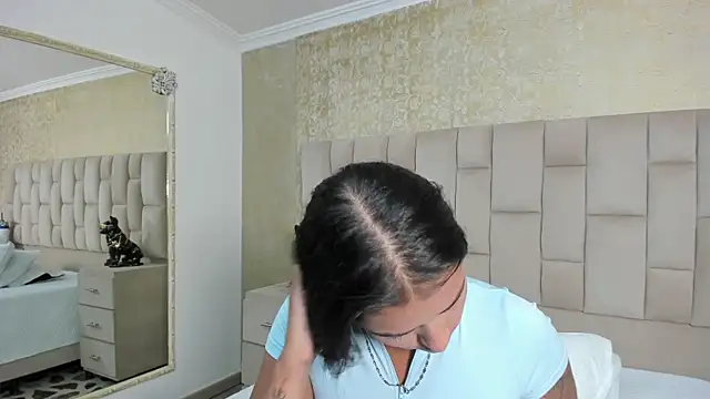 EmmaTorres  online show from September 13, 2025, 8:41 pm