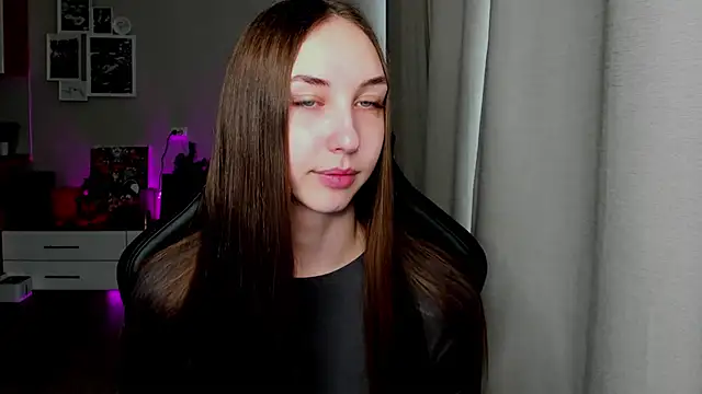 Sm0ly online show from April 28, 2026, 2:27 am