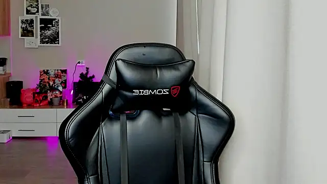 Sm0ly online show from May 1, 2026, 2:38 am