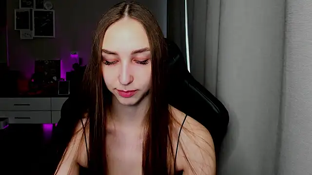 Sm0ly online show from May 17, 2026, 8:23 am