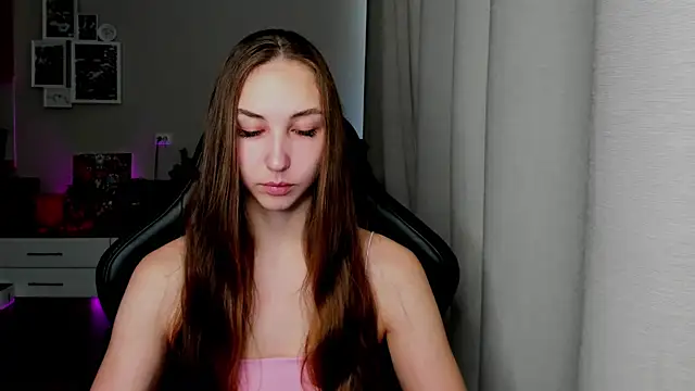 Sm0ly online show from June 21, 2026, 3:31 am