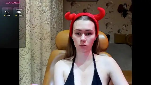 MadeleineWiliams online show from October 14, 2025, 8:53 pm