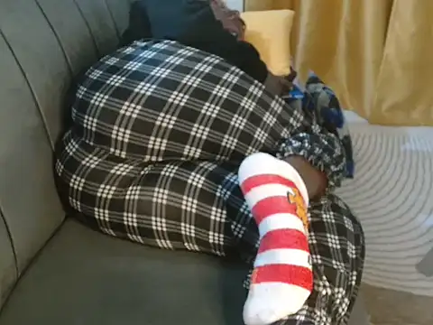 leslysexygirl online show from November 3, 2025, 5:09 am