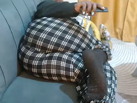 leslysexygirl online show from November 5, 2025, 5:18 am