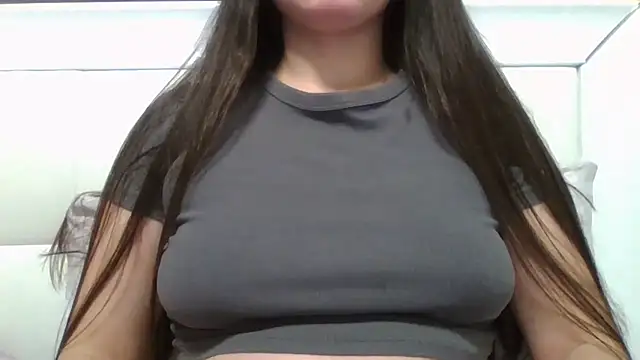 Snapshot of VanesaJewelz chatting on November 8, 2025, 9:57 pm VanesaJewelz online show from November 8, 2025, 9:57 pm