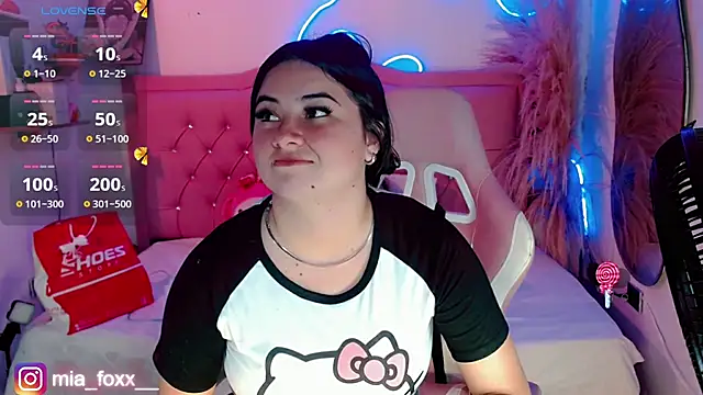 Snapshot of Mia_foxx_ chatting on September 27, 2025, 10:04 pm Mia foxx  online show from September 27, 2025, 10:04 pm