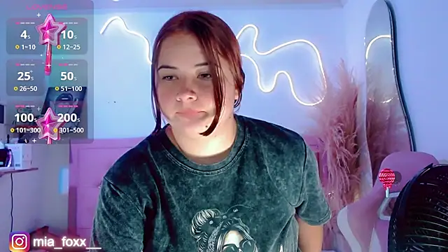 Snapshot of Mia_foxx_ chatting on October 12, 2025, 9:03 pm Mia foxx  online show from October 12, 2025, 9:03 pm