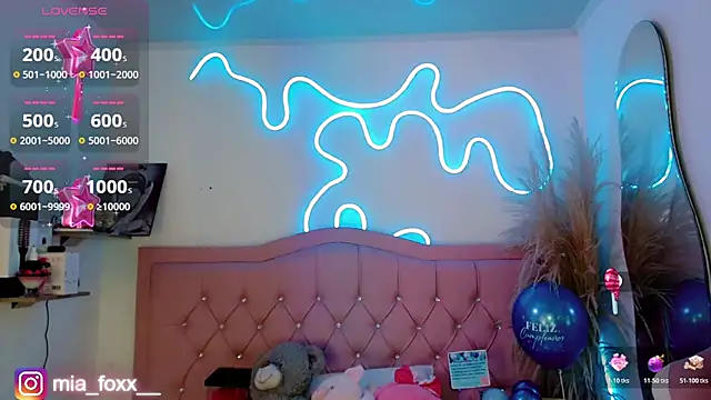 Snapshot of Mia_foxx_ chatting on October 26, 2025, 10:04 pm Mia foxx  online show from October 26, 2025, 10:04 pm