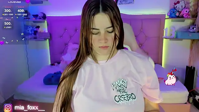 Mia foxx  online show from January 15, 2026, 9:07 pm