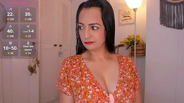 anaruiz  online show from June 15, 2026, 5:37 pm