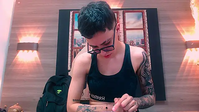 Cutie Shy  online show from November 26, 2025, 6:42 pm