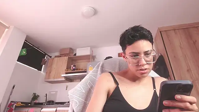 Cutie Shy  online show from April 29, 2026, 5:41 pm