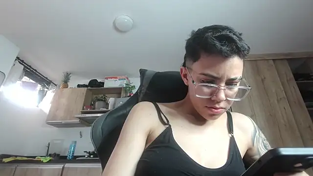 Cutie Shy  online show from June 12, 2026, 1:10 pm