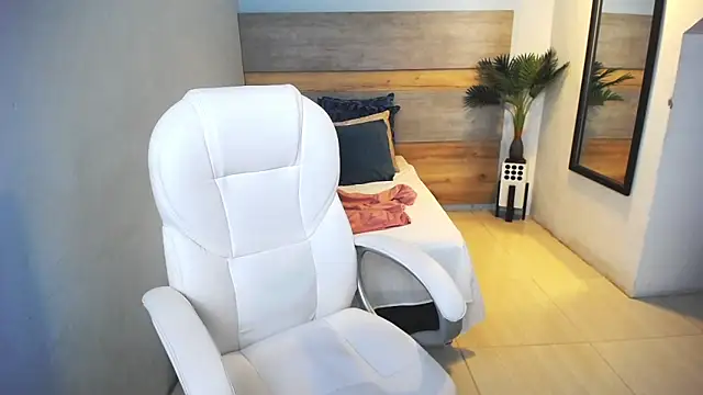 liseth fox online show from December 20, 2024, 1:47 am