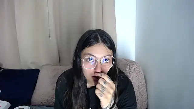 lessliee22  online show from March 25, 2026, 6:08 am