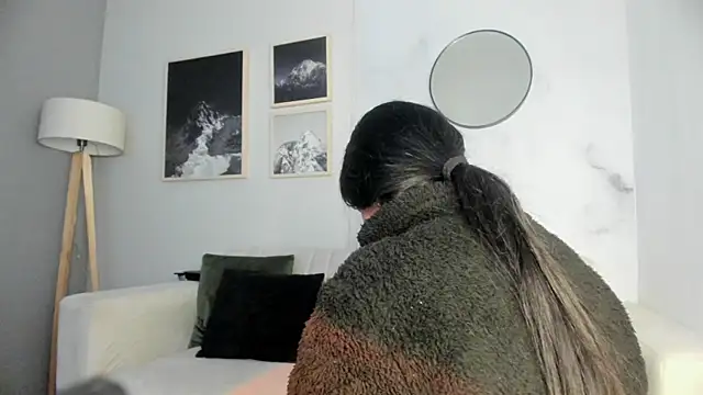 lara madisson online show from September 19, 2025, 5:31 am