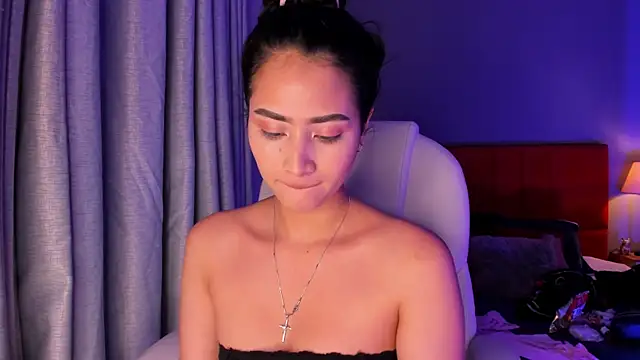 lara madisson online show from October 25, 2025, 5:37 am