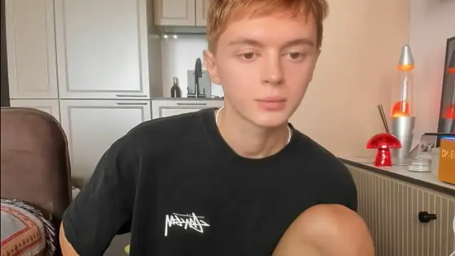 agelandreww online show from June 26, 2026, 10:41 am