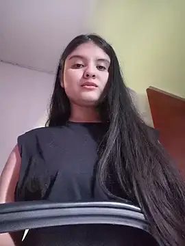 lilpervertgirl online show from April 28, 2026, 8:25 pm
