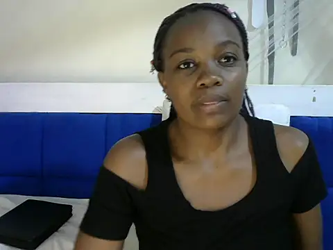 Snapshot of beauty_petite chatting on September 28, 2025, 10:37 pm beauty petite online show from September 28, 2025, 10:37 pm