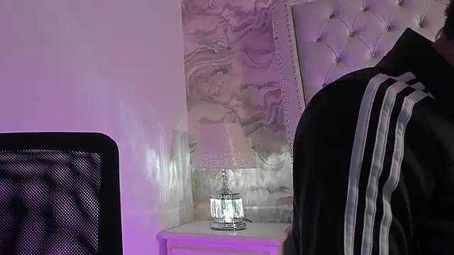 Snapshot of Kev_jenner chatting on January 18, 2025, 2:58 am Kev jenner online show from January 18, 2025, 2:58 am