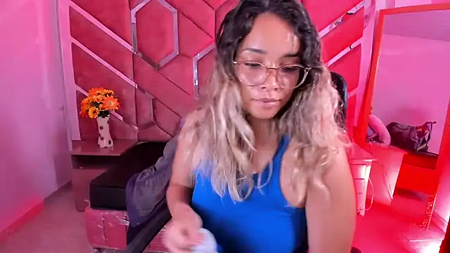 Olivia Fox69 online show from April 28, 2026, 3:33 am