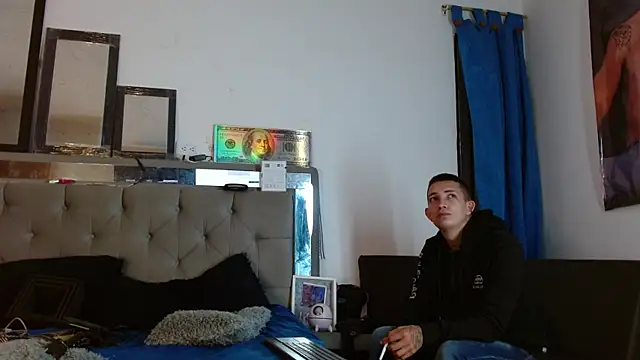 Snapshot of parejacaliente20154 chatting on February 9, 2025, 12:08 pm parejacaliente20154 online show from February 9, 2025, 12:08 pm