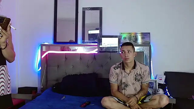 Snapshot of parejacaliente20154 chatting on February 10, 2025, 1:33 pm parejacaliente20154 online show from February 10, 2025, 1:33 pm