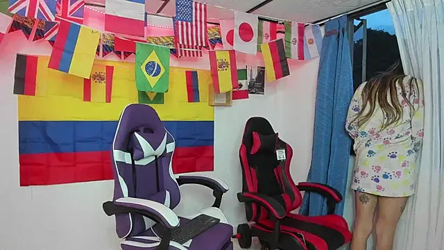 parejacaliente20154 online show from June 12, 2026, 10:36 am