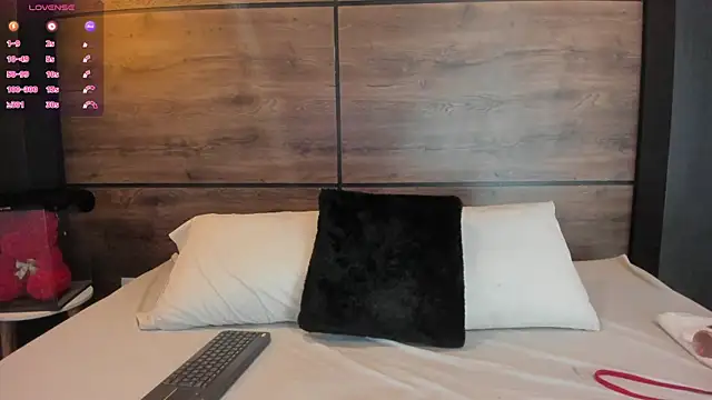 Leamonroe   online show from January 7, 2025, 4:37 pm