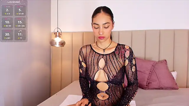 Leamonroe   online show from March 22, 2025, 10:49 am