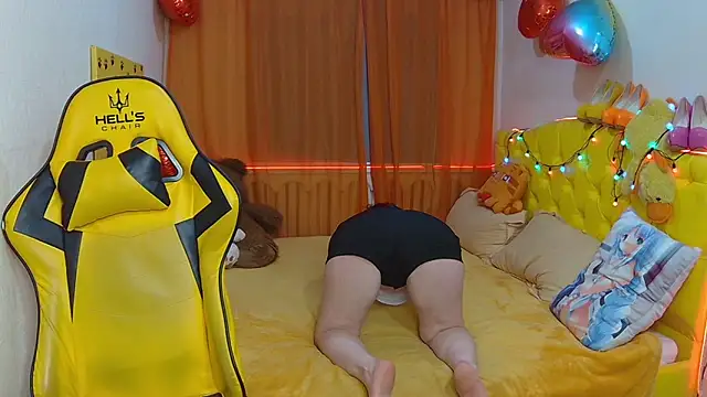 SandraHormas online show from March 3, 2025, 10:38 am