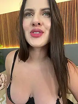 EmiilyAdams  online show from December 10, 2024, 9:11 pm