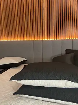 EmiilyAdams  online show from October 18, 2025, 10:43 pm