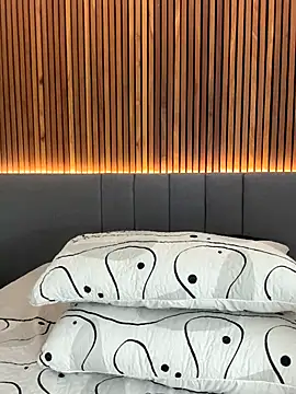 EmiilyAdams  online show from December 3, 2025, 9:35 pm