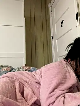 kriztal pretty online show from December 5, 2025, 2:58 pm