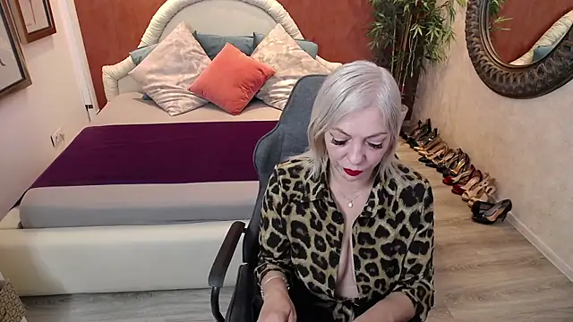MeAmandaX online show from January 4, 2025, 7:55 am