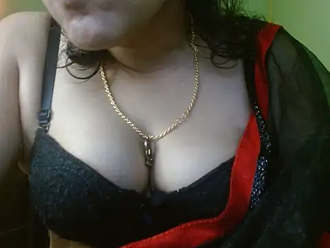 Snapshot of LOVERIAKOL chatting on August 8, 2026, 4:03 am LOVERIAKOL online show from August 8, 2026, 4:03 am