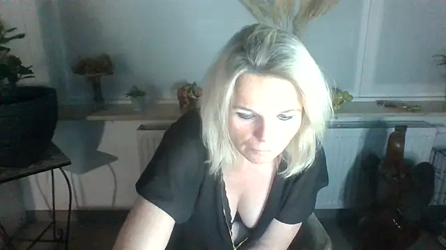 Snapshot of clwm chatting on January 16, 2025, 6:27 pm clwm online show from January 16, 2025, 6:27 pm