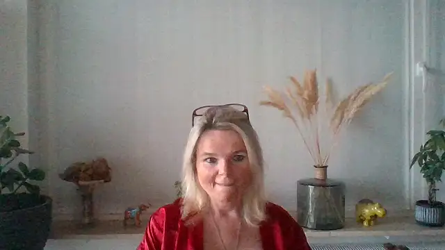 Snapshot of clwm chatting on September 18, 2025, 6:04 am clwm online show from September 18, 2025, 6:04 am