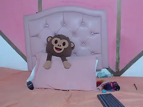 Snapshot of Madeline_Woods chatting on October 13, 2025, 2:50 pm Madeline Woods online show from October 13, 2025, 2:50 pm