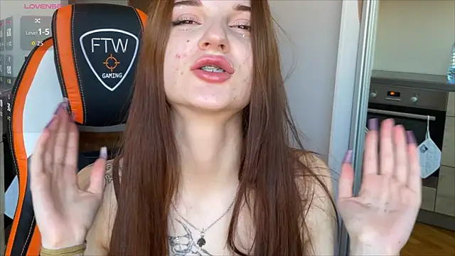 Snapshot of Bunny_ShyGirl chatting on October 17, 2025, 8:39 am Bunny ShyGirl online show from October 17, 2025, 8:39 am