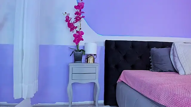 Snapshot of Julieta_Cortes__ chatting on October 6, 2025, 11:51 am Julieta Cortes   online show from October 6, 2025, 11:51 am
