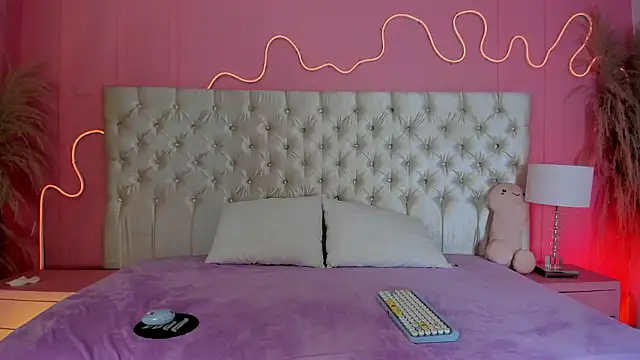 Julieta Cortes   online show from February 9, 2026, 11:58 am