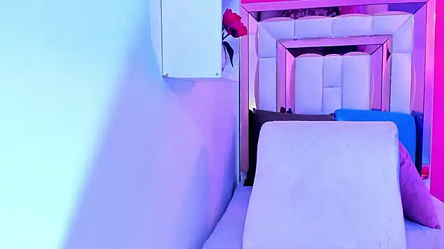 Alanna hot3 online show from December 5, 2025, 7:54 pm