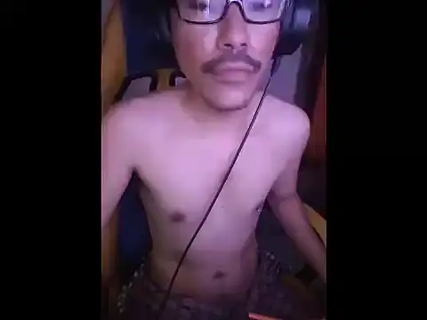 Snapshot of cloudyth1994 chatting on March 6, 2026, 8:22 am cloudyth1994 online show from March 6, 2026, 8:22 am