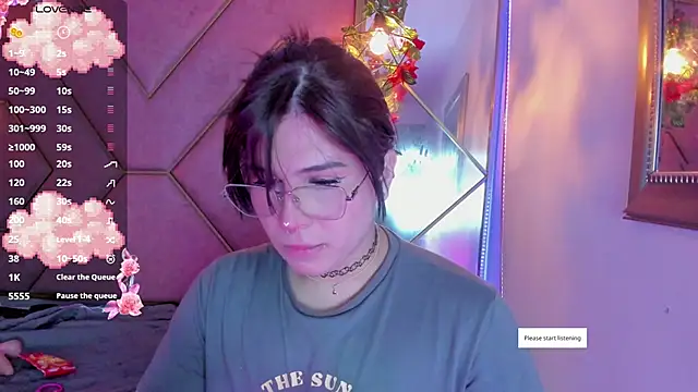 Snapshot of Yuri_Stars chatting on February 19, 2025, 5:38 pm Yuri Stars online show from February 19, 2025, 5:38 pm