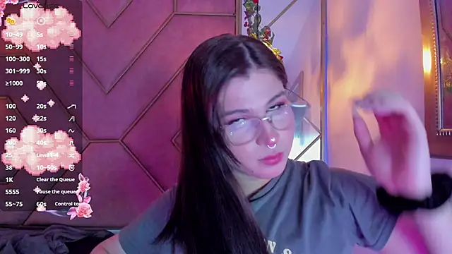 Snapshot of Yuri_Stars chatting on February 21, 2025, 2:27 pm Yuri Stars online show from February 21, 2025, 2:27 pm