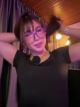 Yuri Stars online show from May 6, 2026, 6:19 am
